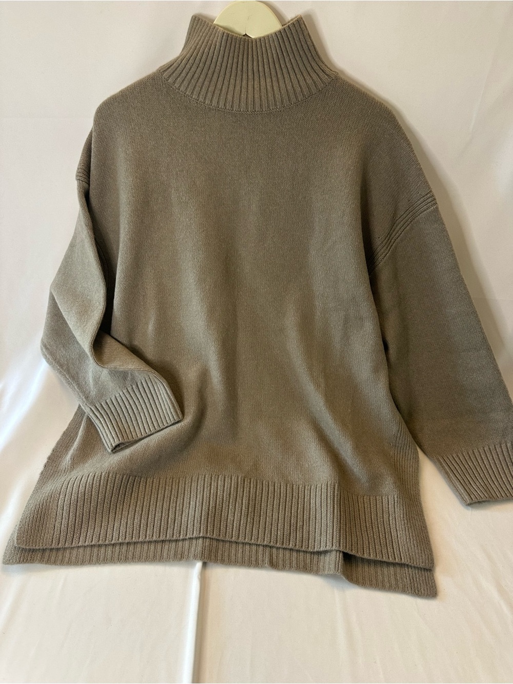 H&M Women’s Mock Neck Size Large quarter Sleeve Sweater Nwt